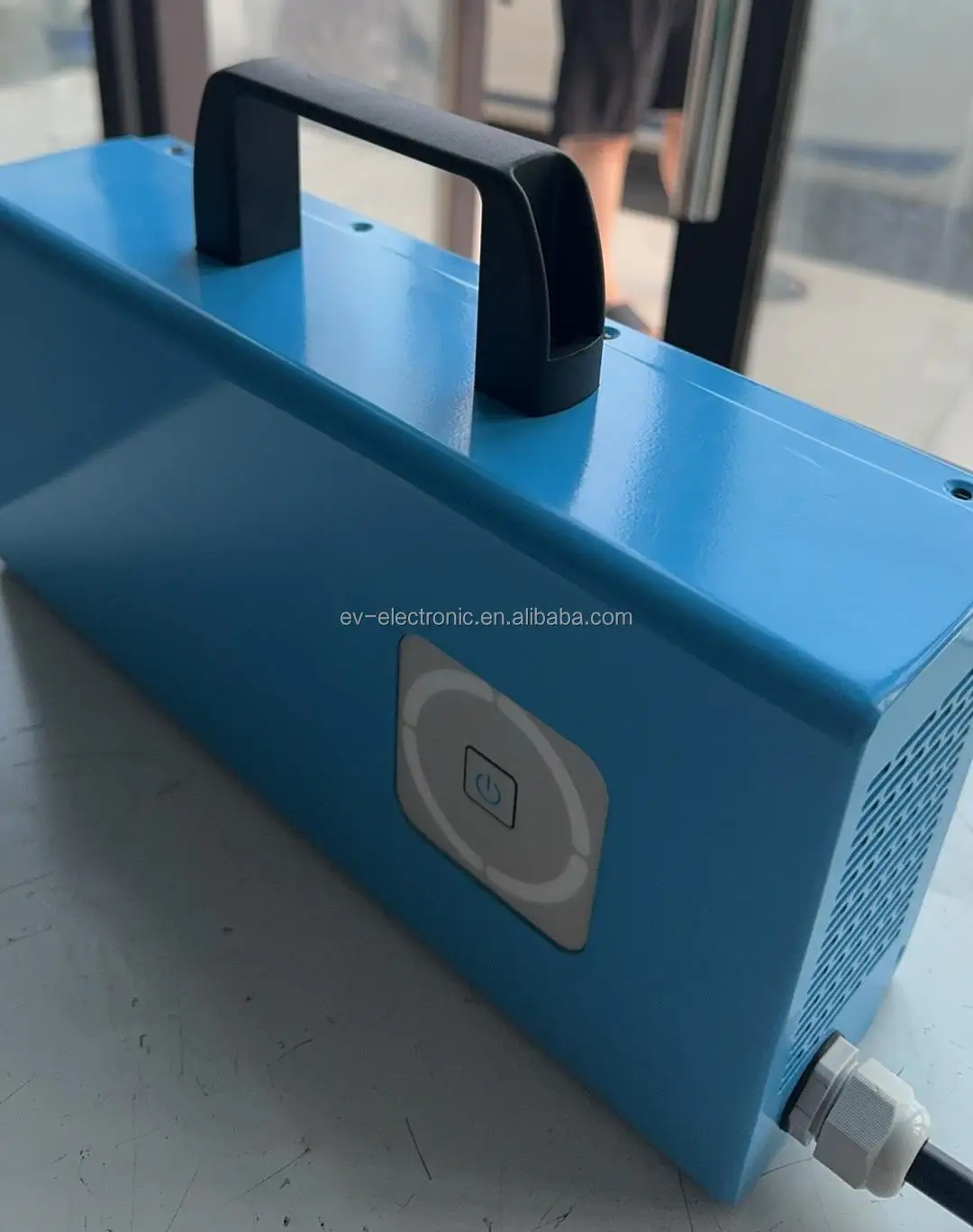 

Портативная зарядная установка для электромобилей 3,5 кВт CCS2, быстрая зарядка постоянного тока, 220 В, зарядное устройство для электромобилей для Vinfast