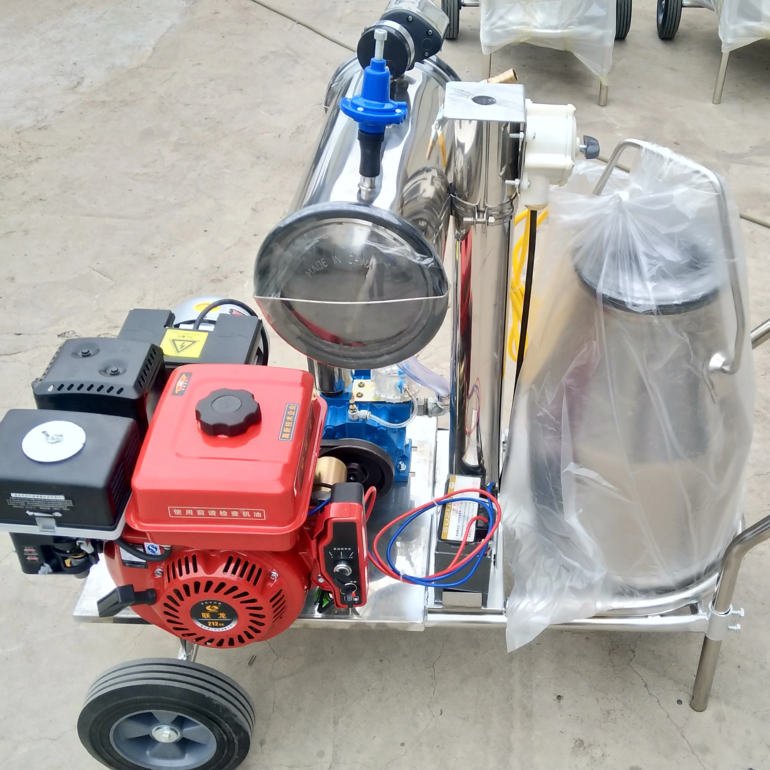 

GREAT FARM Cow Milking Machine Dairy Farm Equipment Dairy Processing Machines Engine Vacuum Milking Machine