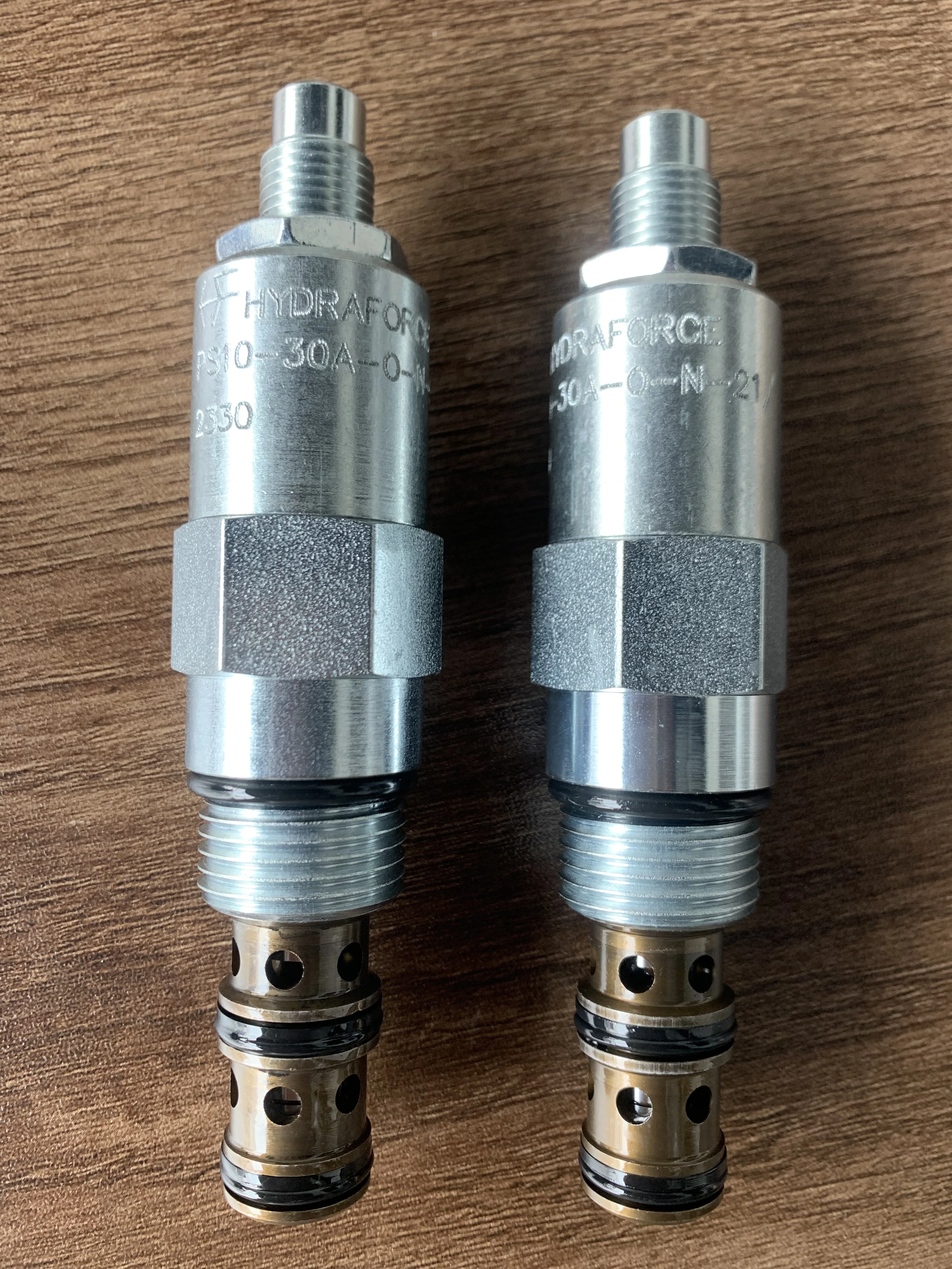 PS10-30A-0-N-21 PS10-30A PS10-30 PS10-30A-0-N PS10-30-0 PS10 HYDRAFORCE الأصلي صنع في الولايات المتحدة الأمريكية خرطوشة صمام إدراج في المخزون