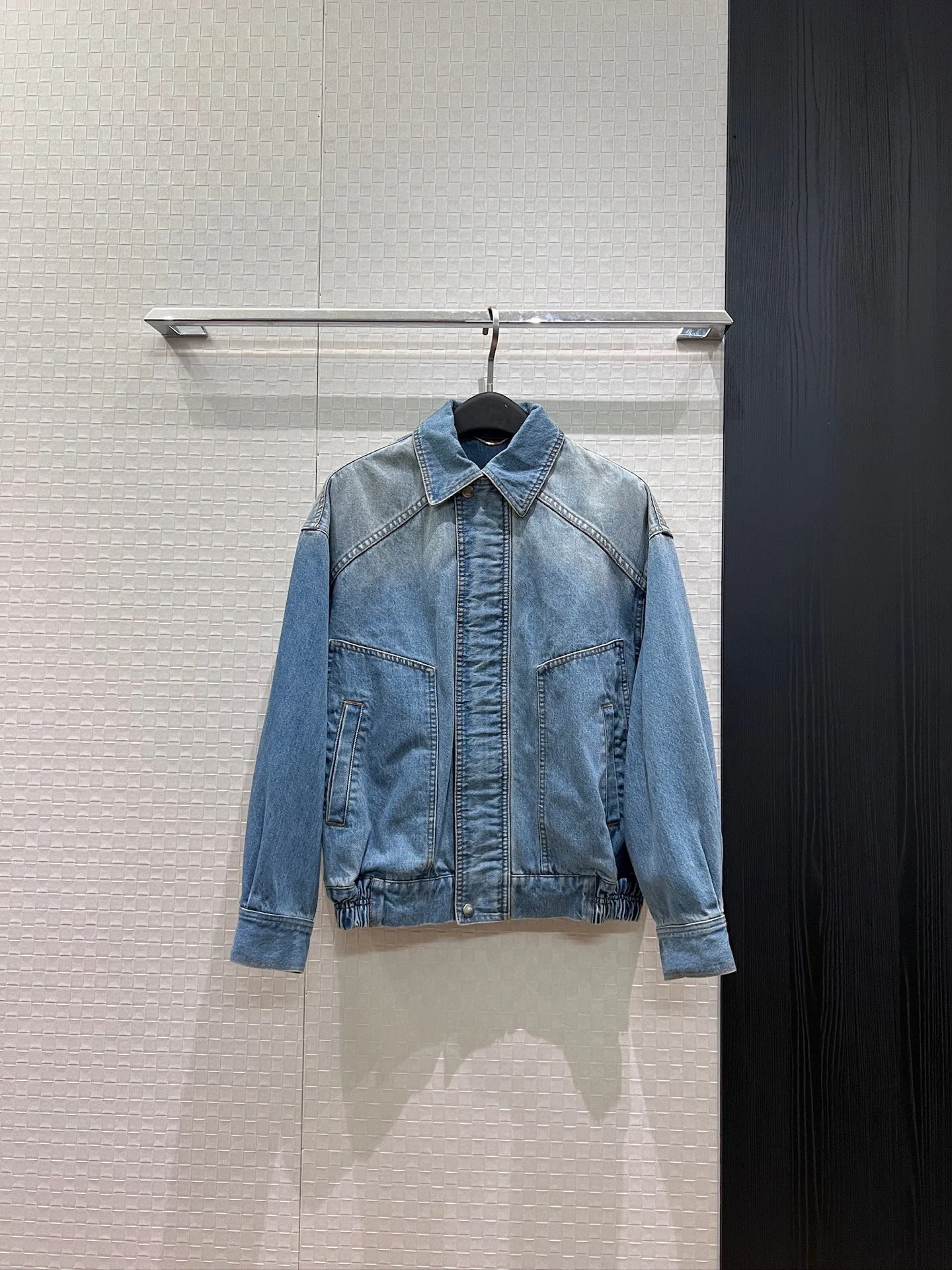 Women 2026 Vintage Light Blue Denim Jacket Lapel Contrast Stitching Elastic Hem Washed