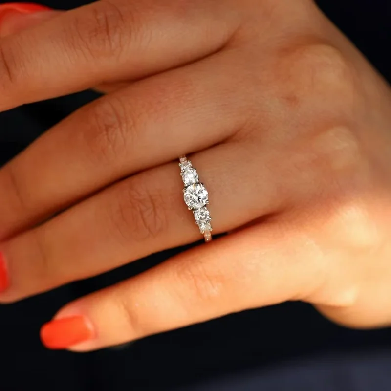 2Ctw EF VS-VVS Round Cut CVD&HPHT Lab Grown Diamond IGI Certificate In Platinum 950 Unique Five Stone Bridal Ring For Lady