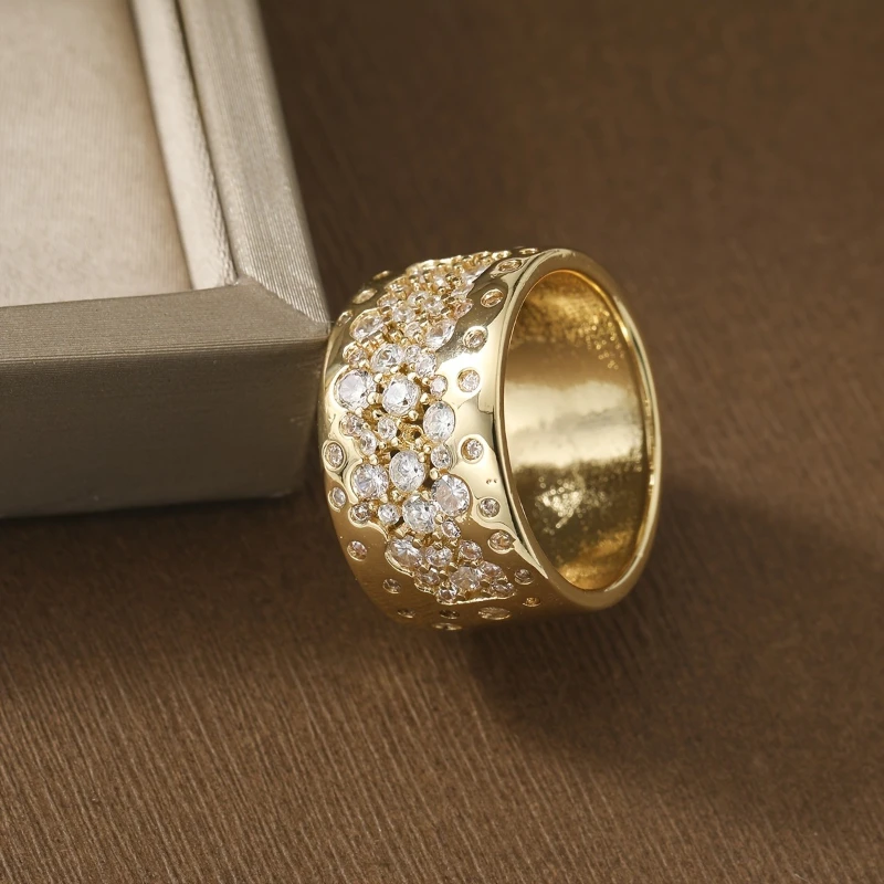 Luxury Inlaid White Synthetic Zirconia Hollow Wide Ring for Women's Banquets Parties Jewelry Accessories Gifts
