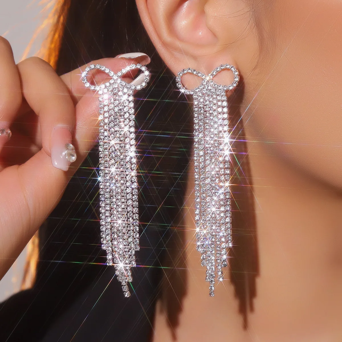 Luxury bow long fringed earrings women, high-end fashion claw chain flash diamond stud earrings