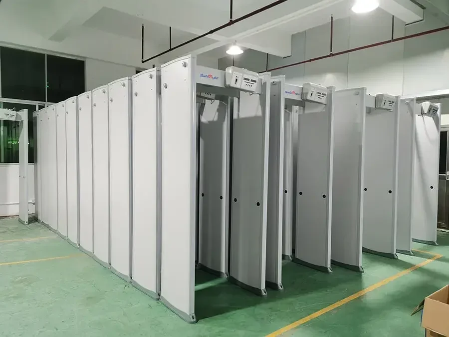 

Металлодетектор-сканер для досмотра людей на входе в метро, аэропорт, железнодорожную станцию с 18-зонным датчиком для обеспечения безопасности в учреждениях.