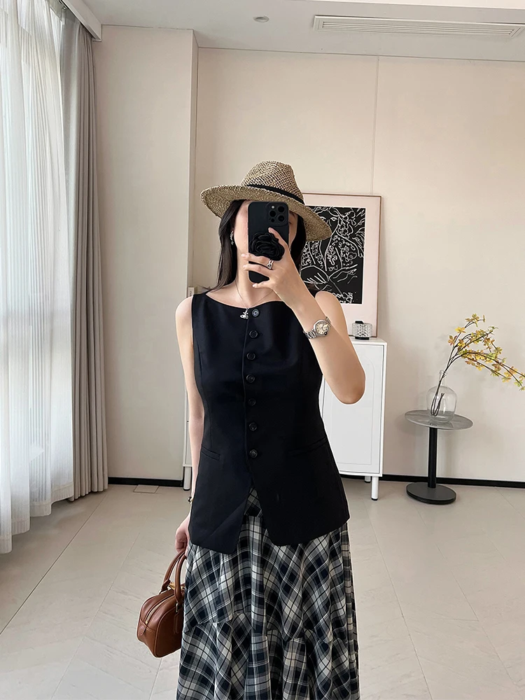 

Sli White Woolen Vest Top for Women Thin Design Commute Faion Button Detail Slim Fit Polyester Blend Summer New Arrival