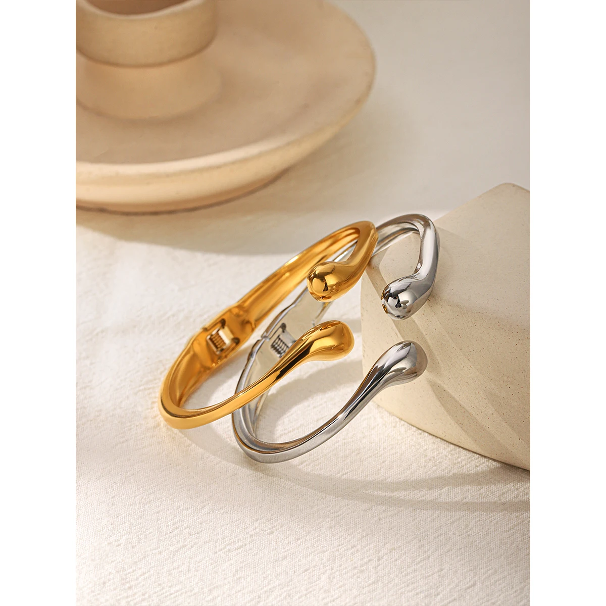 

Gold and Silver Color Stainless Steel Waterdrop Bangle Chunky Open Spring Hinged Waterproof Special Design Jewelry For Women