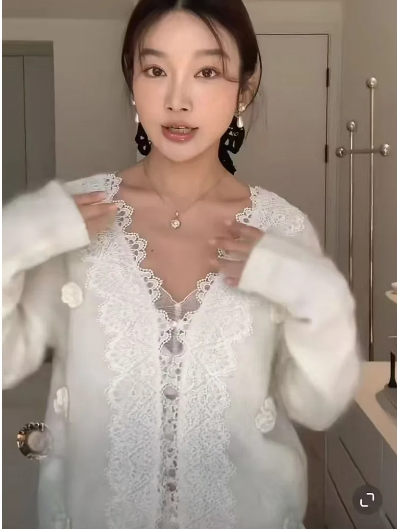 Chic Autumn New Gentle Wind 3D Flower Embellied Splicing Lace V-ne Knitted Open Cardigan Women's Faion Outerwear