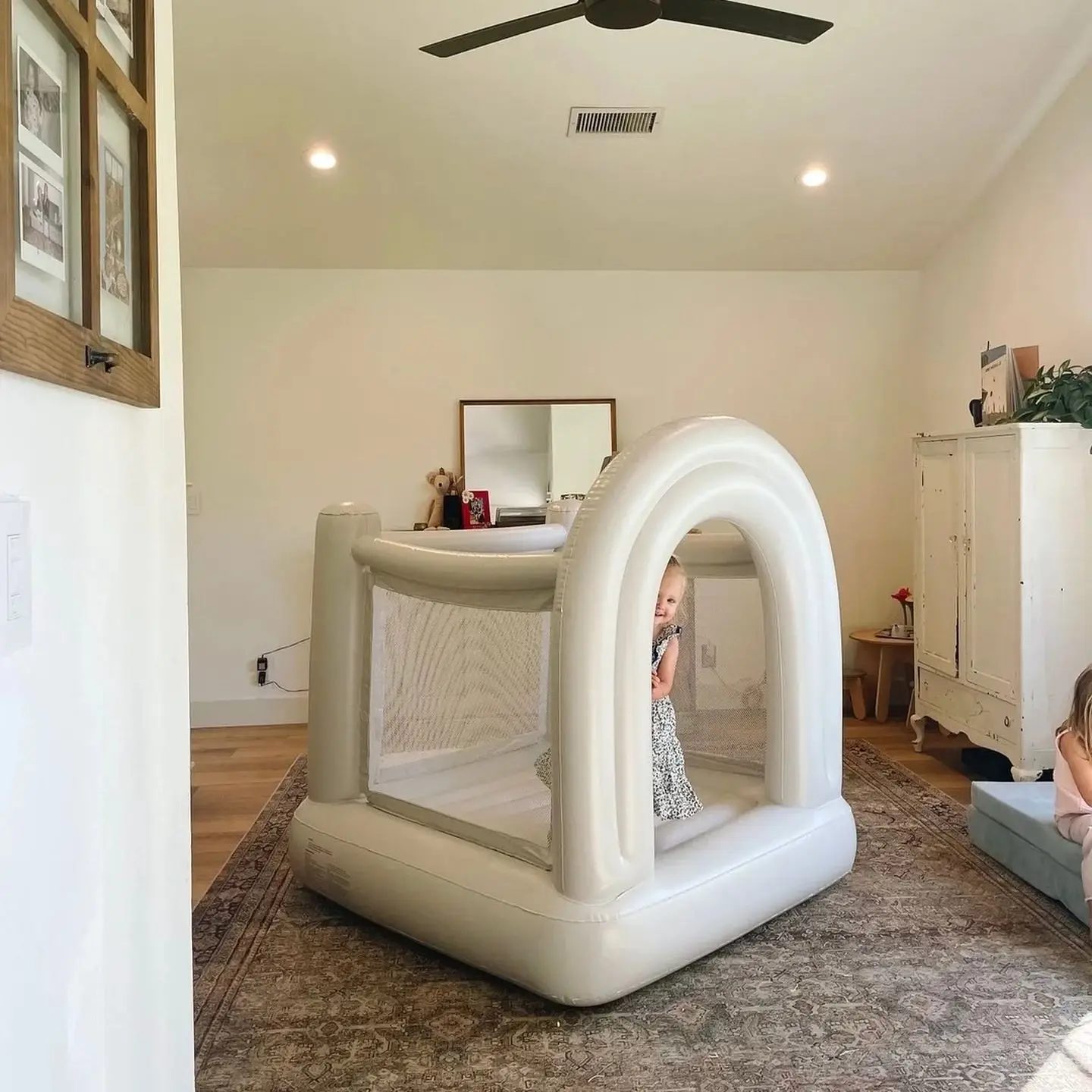 

Rainbow Bounce House Birthday Gift 1-6 Years Old PVC Mini Inflatable Castle Children's Toy Castle