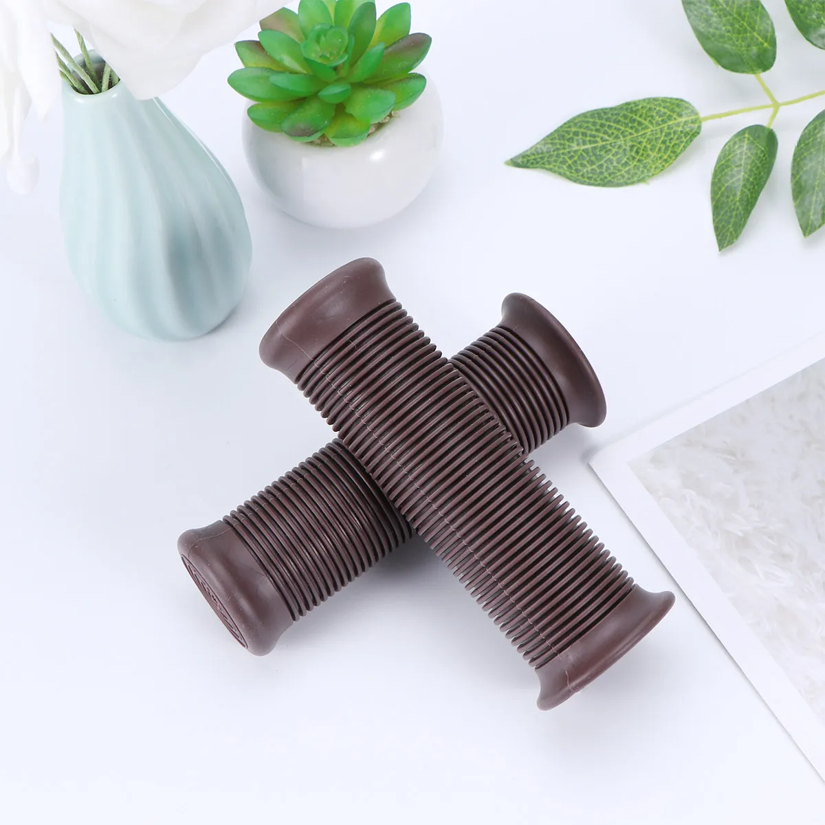 1Pair Motorcycle Handlebar Grips Dark Brown 25-28Mm Non-Slip Tpr Rubber Vintage Thread Surface Shock Absorbing Cycling Handlebar