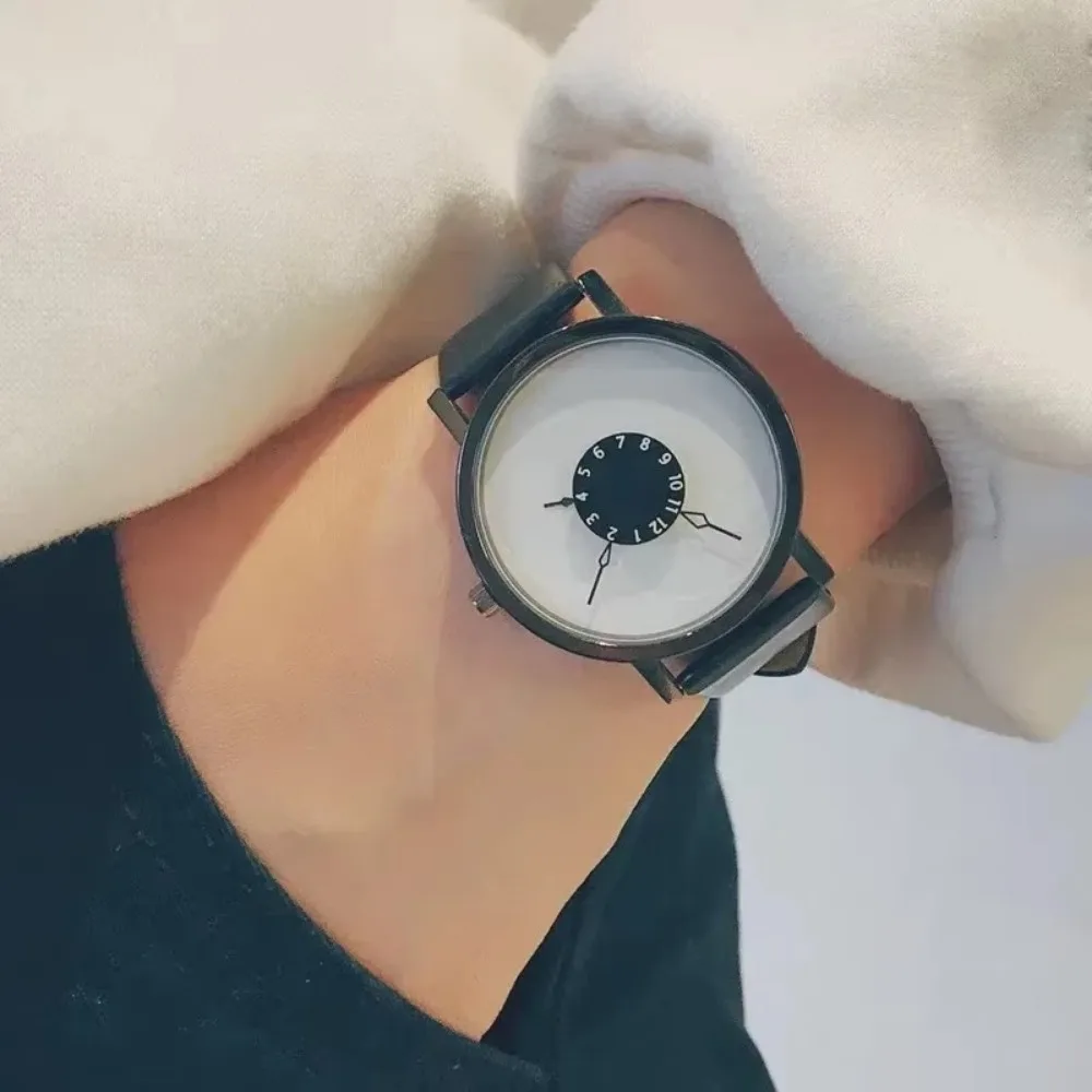 عادية أسود أبيض ساعات كوارتز سبيكة حلقة من جلد حزام التناظرية ساعة معصم زوجين الطلب الرقمي ساعة النساء الرجال