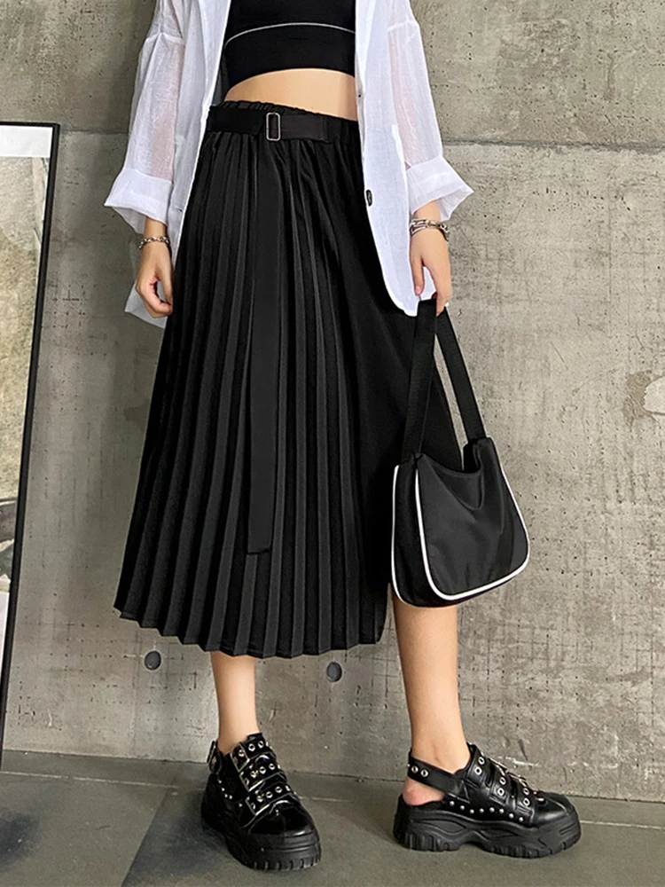 [EAM] Black T-shirt Pleated Irregular Half-body Skirt Two Pieces Suit New Round Neck Women Fashion Spring Summer 2024 1DH5042