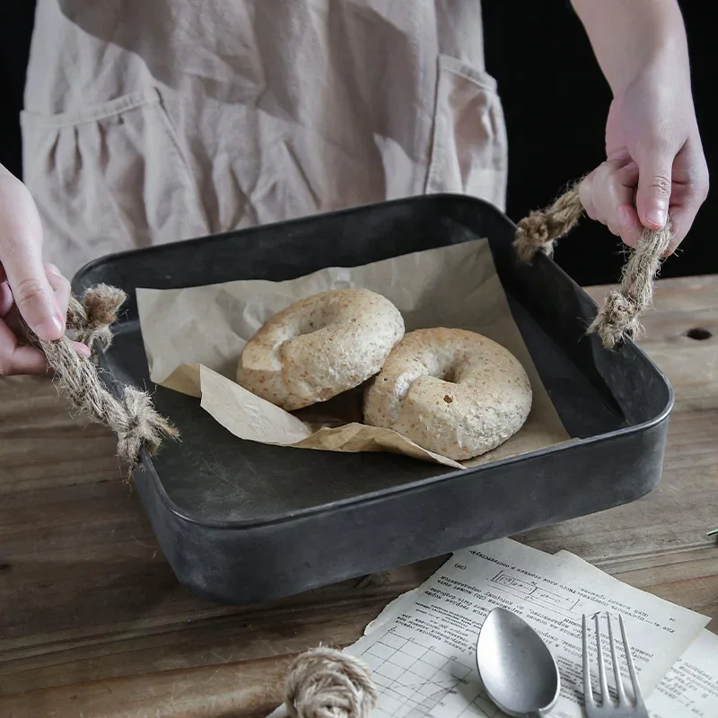 2026 Retro Metal Plate Antique Metal Tray Handcrafted Round Iron Fruits Bread Tray with Handle Home Garden Restaurant Decoration