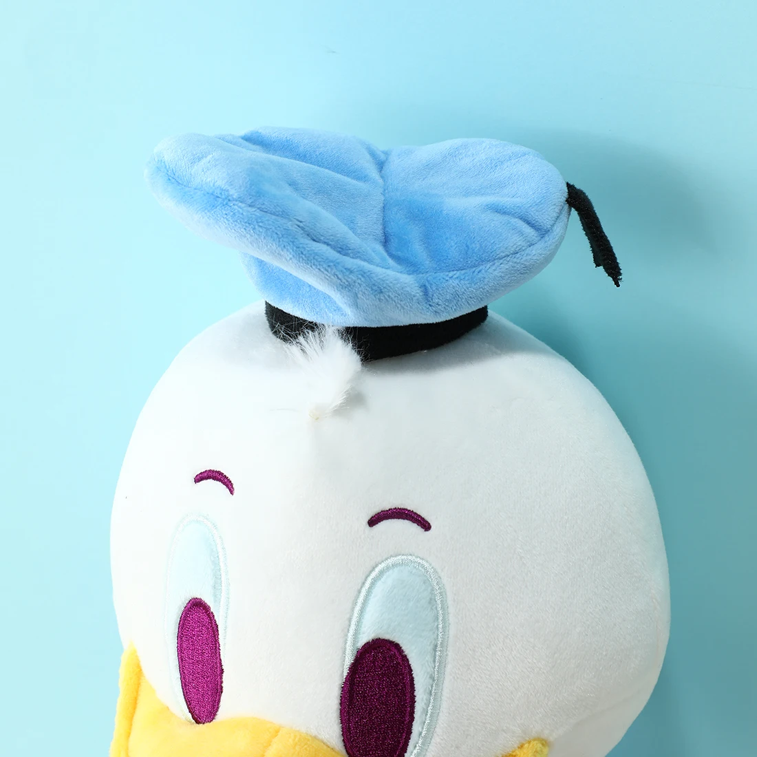 MINISO Disney Holding-Heart Plush Toy(Donald)