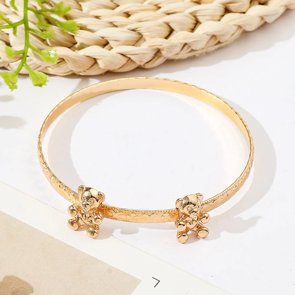 Disney Pooh Bear bracciale Simple Fashion Cartoon Winnie bracciale Ladies Party Jewelry accessori regali