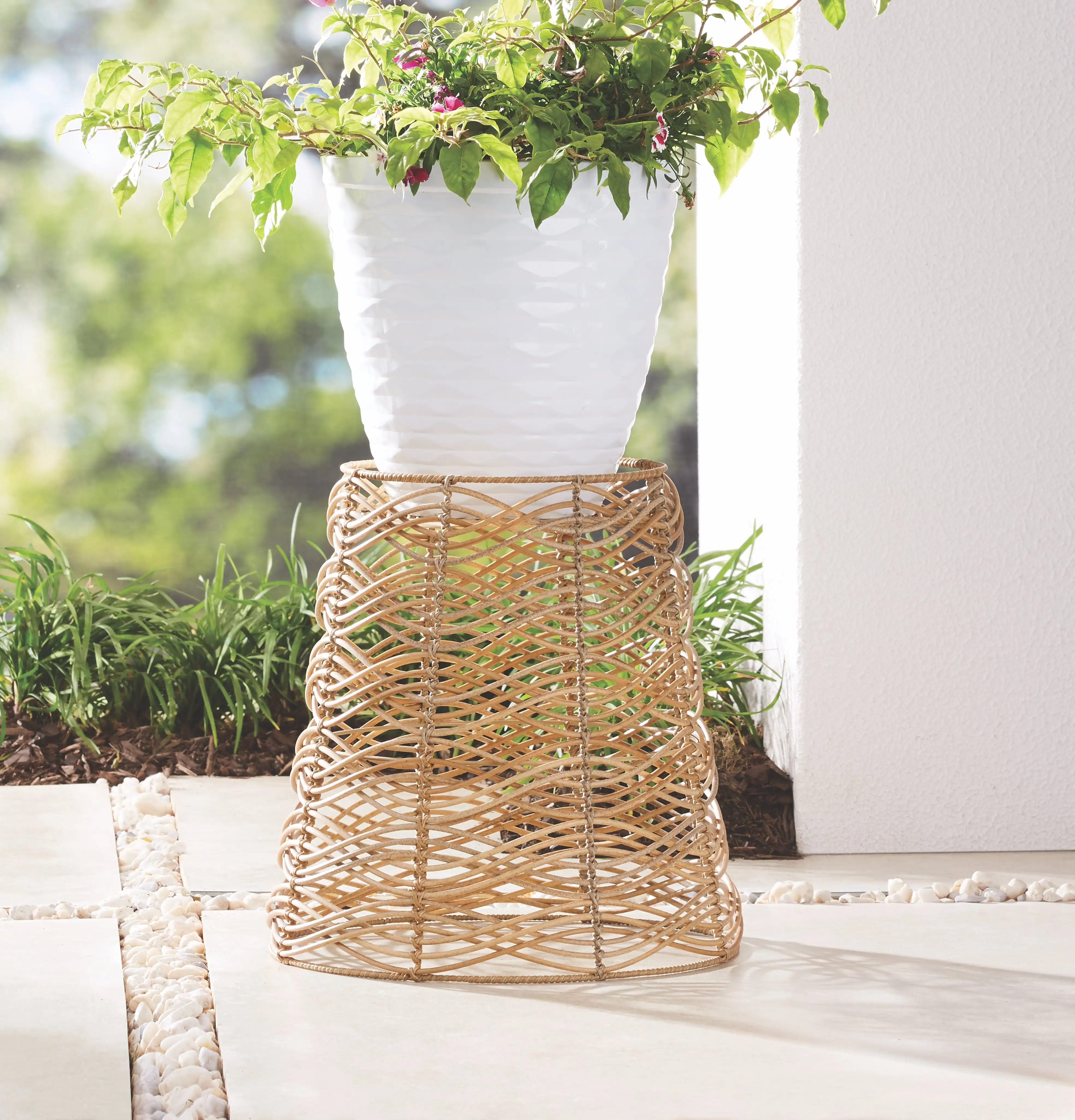 

Better Homes & Gardens Ventura Resin Rattan Woven Plant Stand