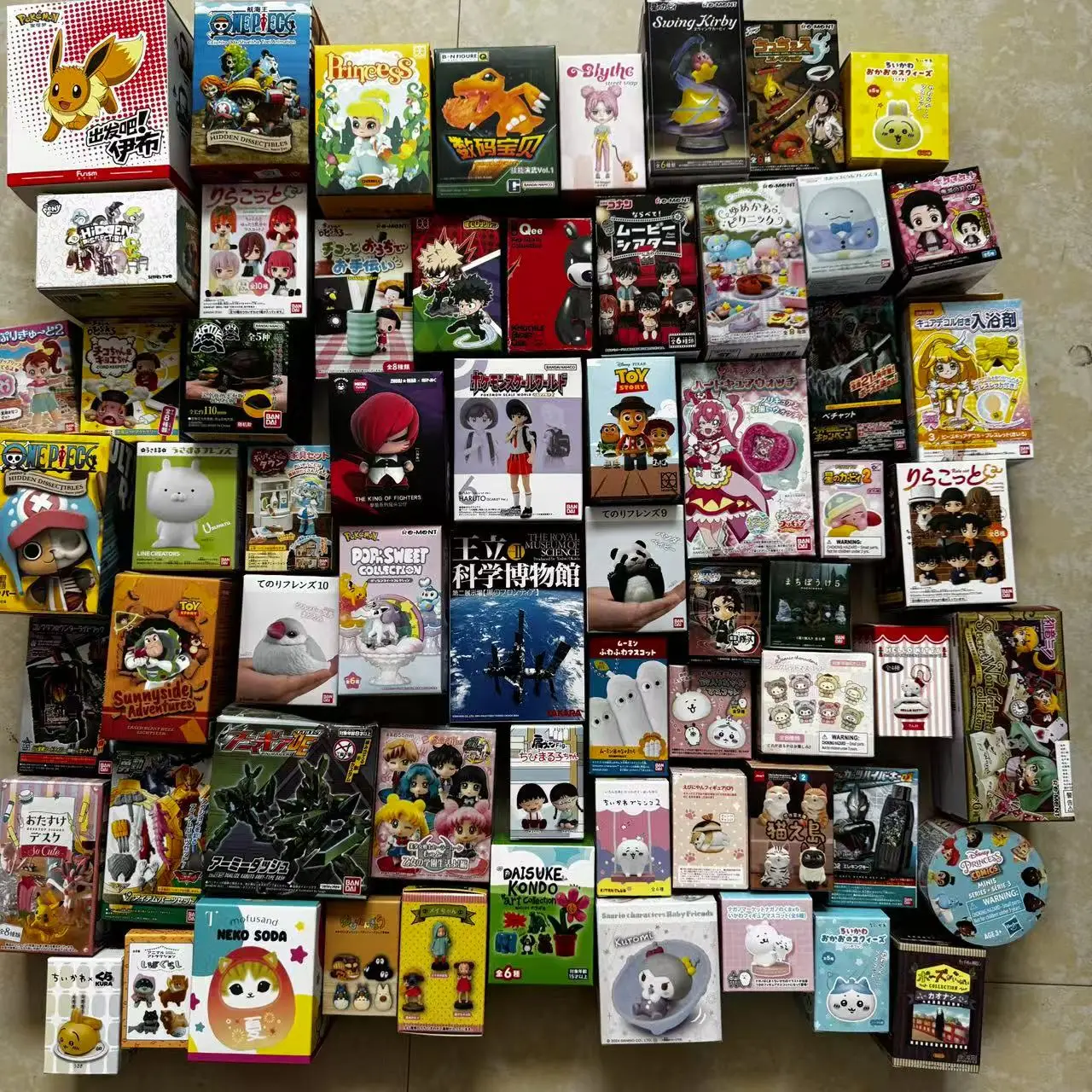 

Подлинная брендовая слепая коробка, конфеты, игрушки, различные персонажи аниме, экшн-фигурки, модель, орнамент, игрушки