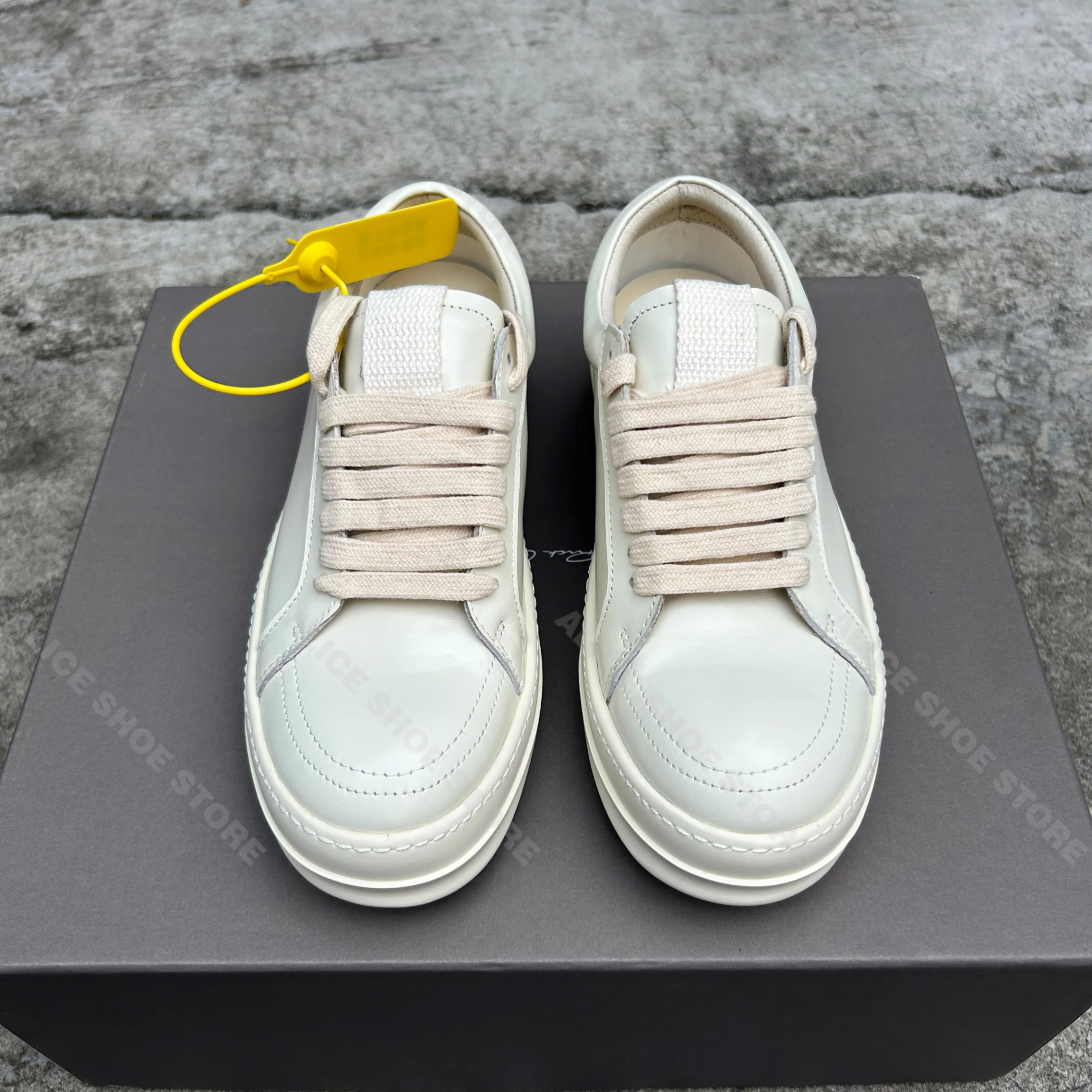 

Brand Designer Women Sneaker Low Top Men Shoe Casual Top Quality White Luxury New Fashion Leather Thick-sole Flat Trainer