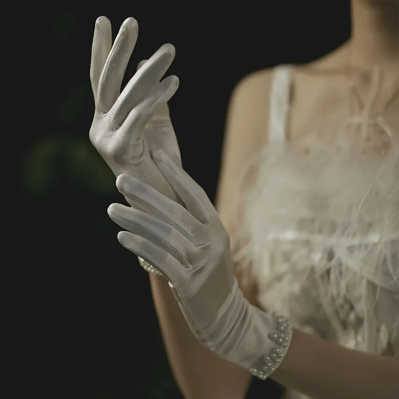 New Arrival Ivory Bridal Gloves Cheap Gant Mariage Femme Novia Bride Wedding Gloves Beaded Pearls Accessoires Mariage 2025