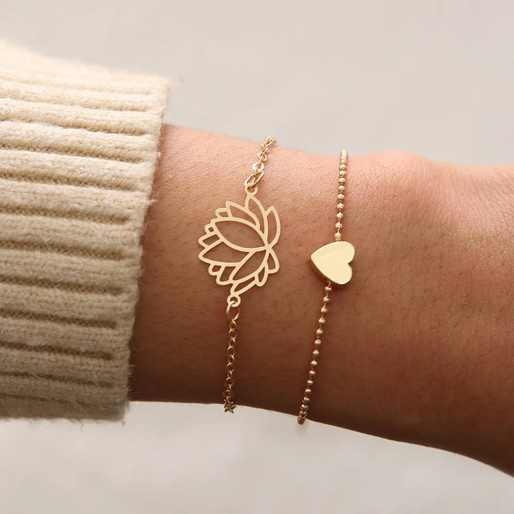 

2 pieces of new simple and elegant female personalized hollow lotus and heart-shaped bracelet jewelry set for women