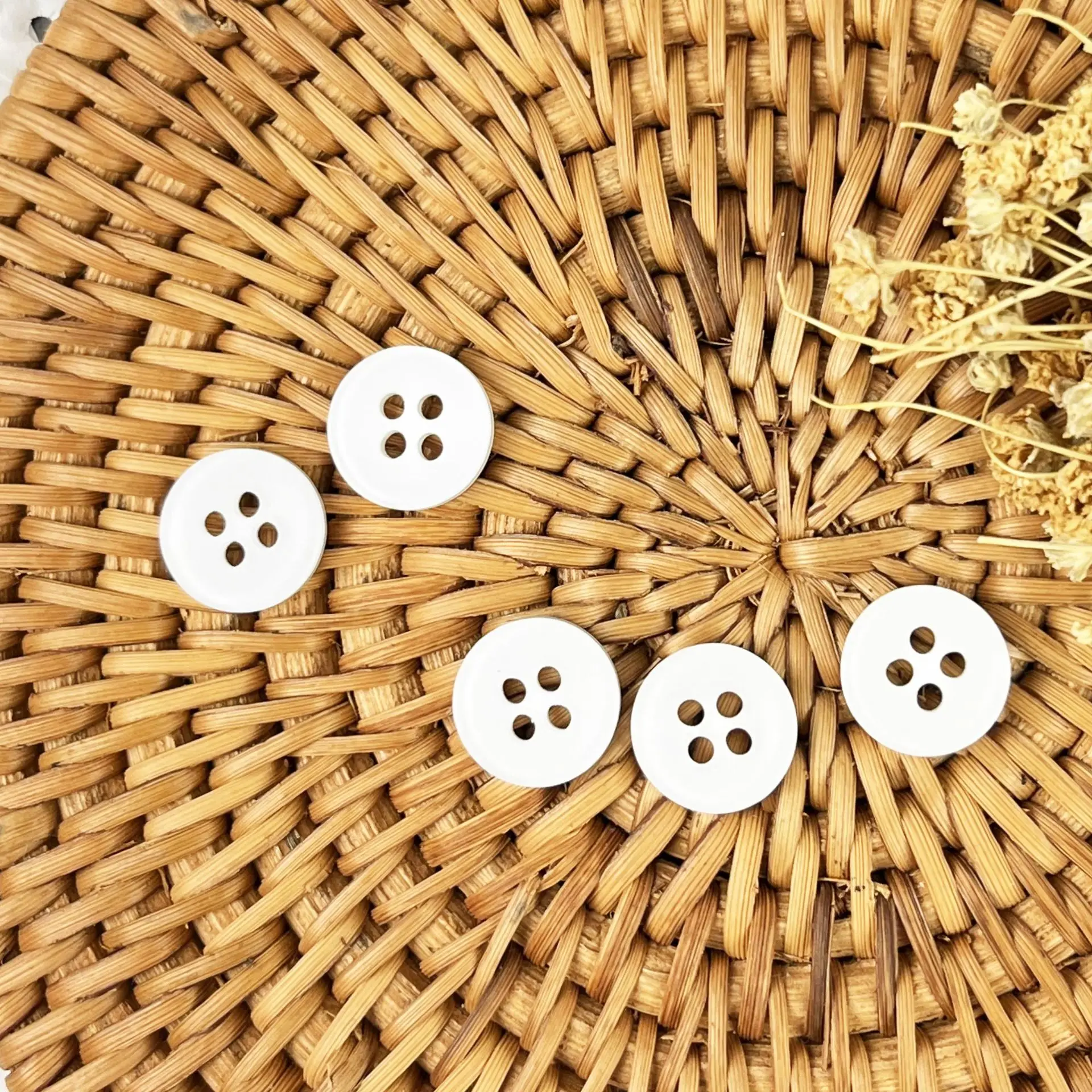 Medium-Sized Pure White Resin Flat 4-Hole Buttons for Men & Women Shirts Cardigans POLO Simple Design for Apparel Fastening