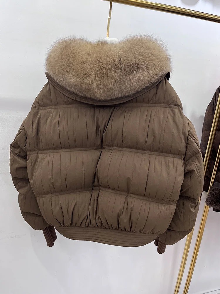 2025年冬の暖かいレディース本物の90%グースダウンジャケット、天然フォックスファーの襟付き厚手コート、ラグジュアリーなアウターウェア、ダウンジャケット