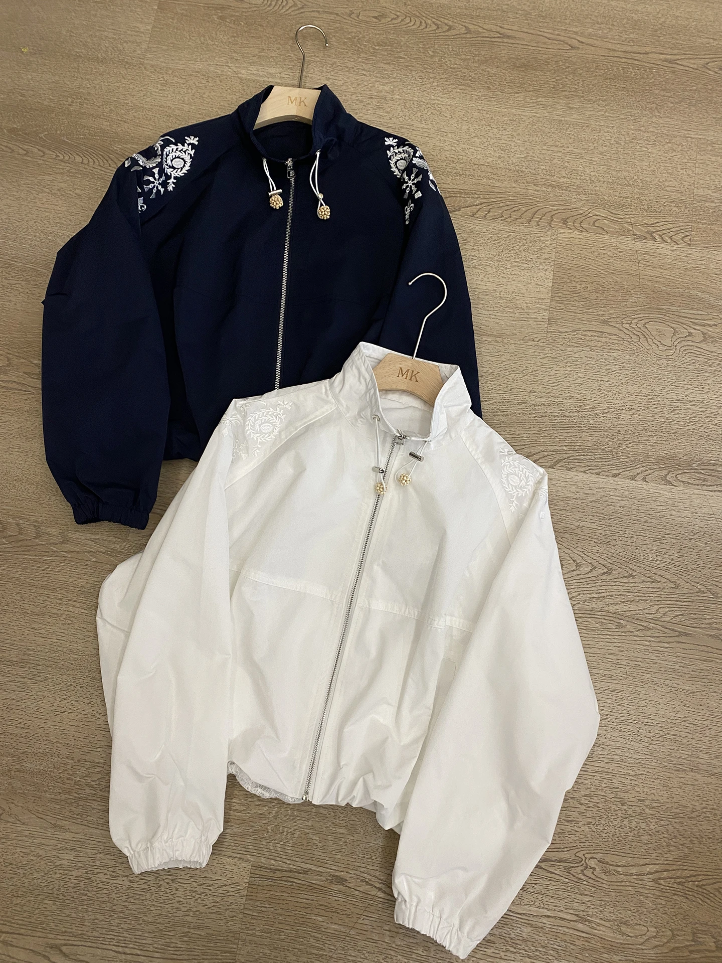 

Elegant Embroidered Zipper Jacket Women's Casual Stand Collar Slimming Short Coat Spring 2026 Fashion Applicable to Various S...