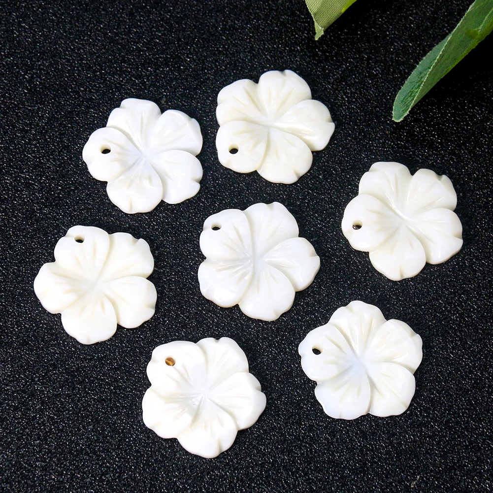 Muy Bien 2pcs 20mm Natural Freshwater Shell Carved Petal Shaped Pendant  DIY Earrings Necklace Jewelry Making Accessories