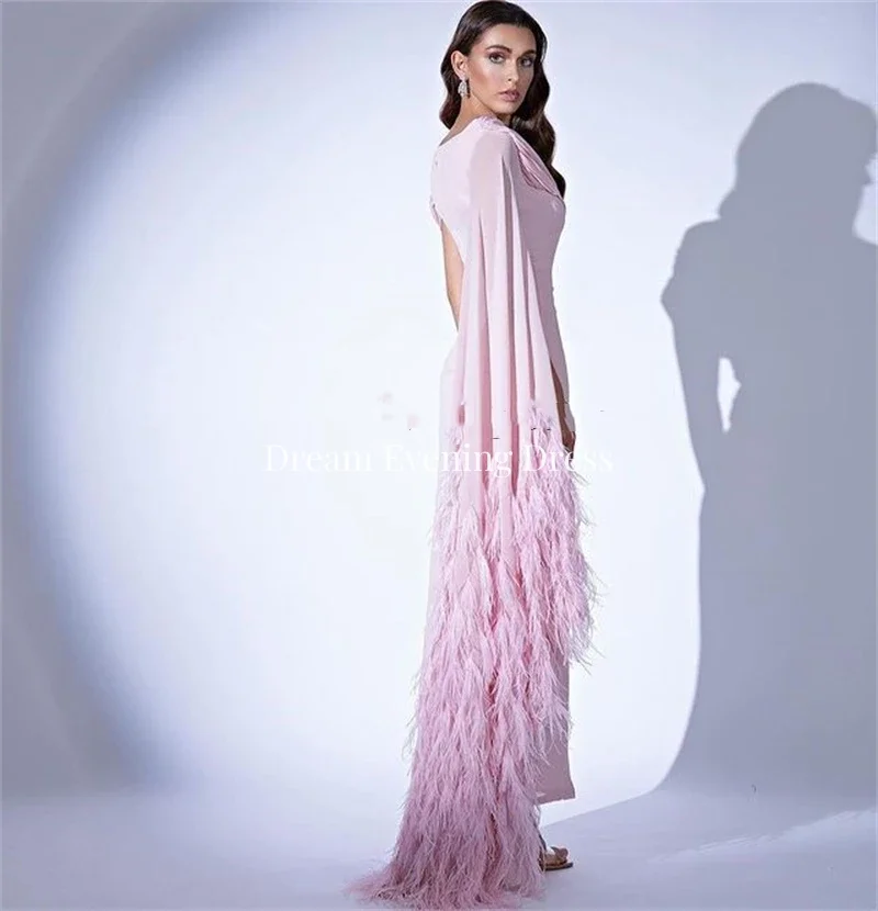 Elegantes Dubai Arabisch Rosa Ballkleid Meerjungfrau Feder Chiffon von der Schulter Abendkleider sexy formelle Party kleider فساتين الس카رة