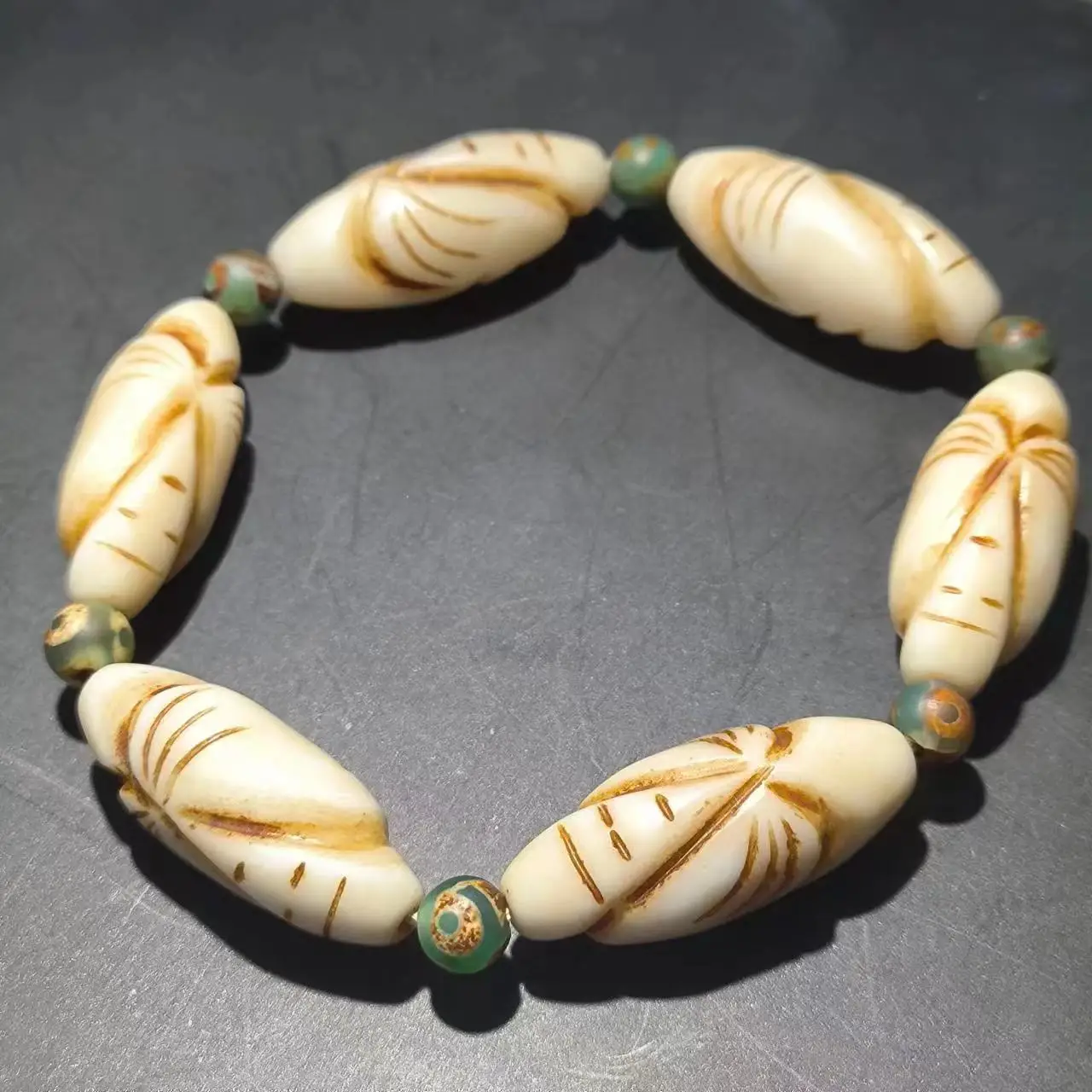 

1pcs/lot Natural Hetian Jade ancient bead bracelet three eyes fortune green onyx Dzi Chinese style jewelry amulet folk-custom