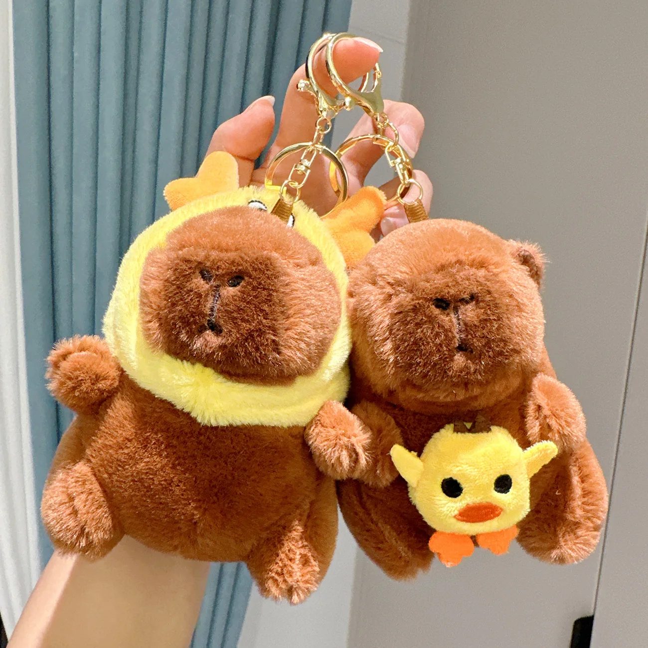 LLavero de muñeco de peluche de Capibala, colgante pequeño para mochila de estudiante, novedad