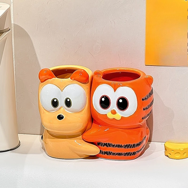 

New Cute Cartoon Garfield Oudi Peripheral Oudi Toothbrush Holder Couple Sticker Cup Makeup Brush Storage Can Ceramic Pen Holder