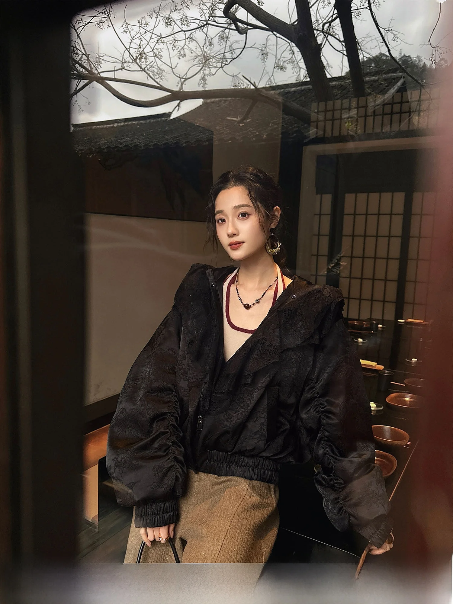 

Новая женская зимняя куртка Sanji Bla Flower в китайском стиле с принтом, утепленная пухом, для повседневной носки, коллекция 2025 года