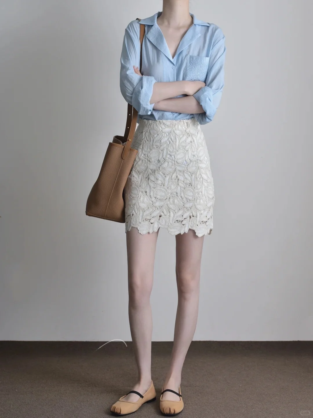 

Lace Embroidery Short Skirt Lazy Style Loose Feelings Elegant Slimming A-Line Skirt mid Waist Design for Ladies Summer 2026