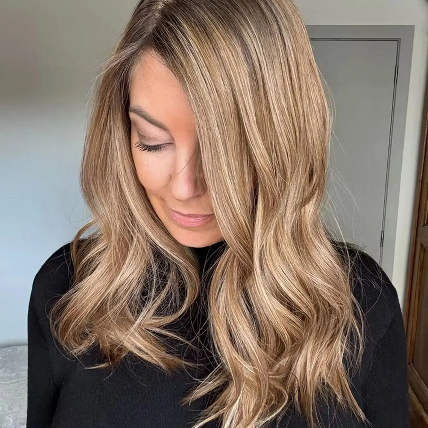 

18 Inches Ombre Light Brown with Blonde Highlights Original Factory Cheap Wigs On Clearance Sale Free Parting Body Wave Wigs