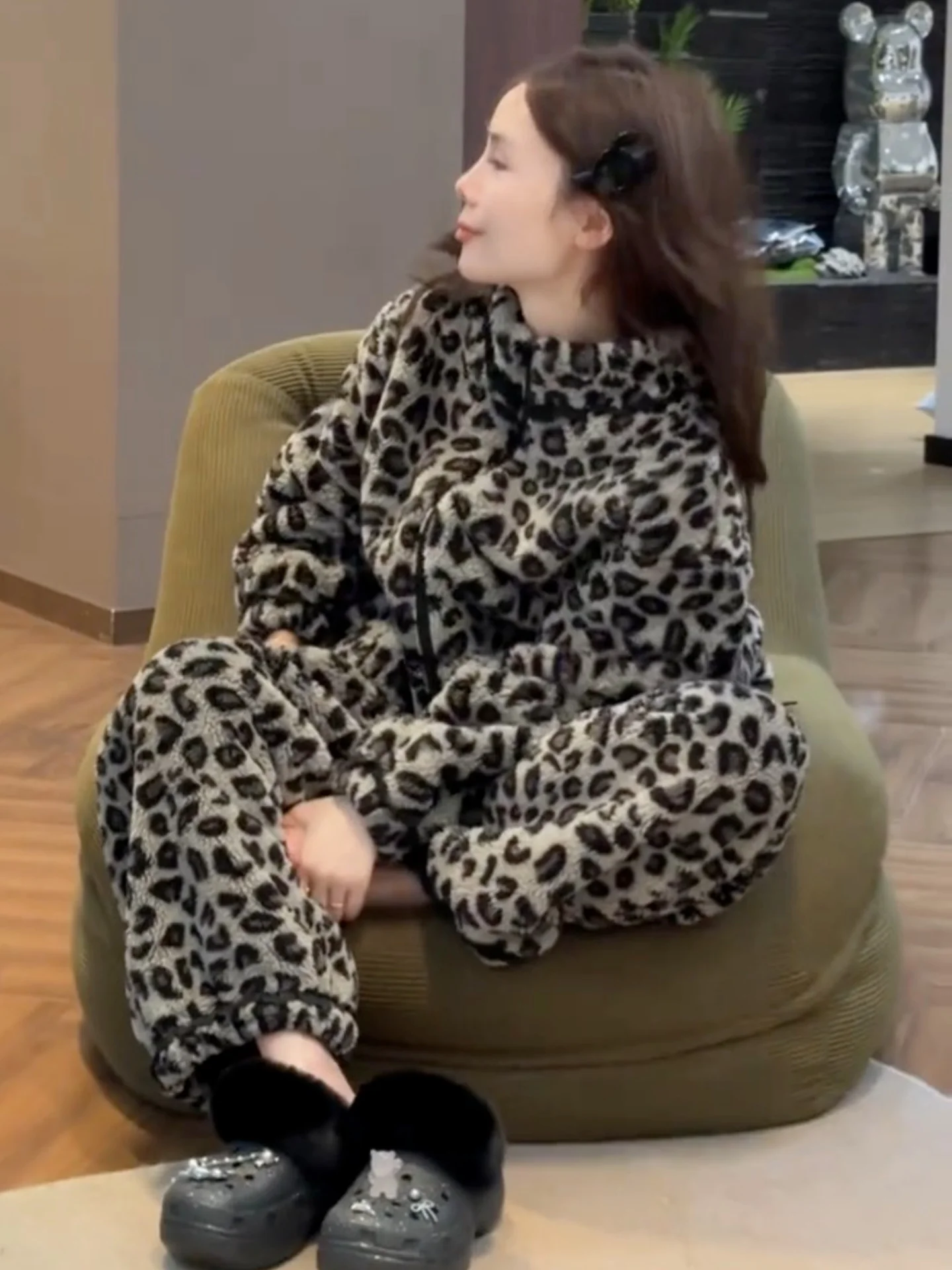 

Ladies' Thickened Coral Fleece Pajamas Set Leopard Print Lazy Style Home Clothes Winter Fashionable Outerwear Sleepwear