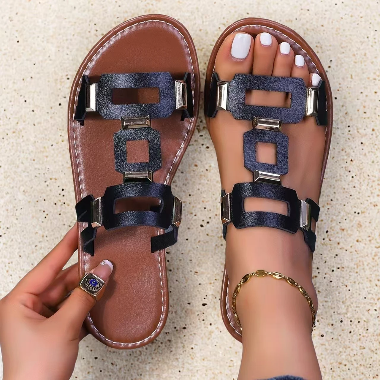 

2025 New Women Sandals Round Headed Lightweight Slippers Flat Casual Beach Shoes Comfortable with Metal Slippers slides Women