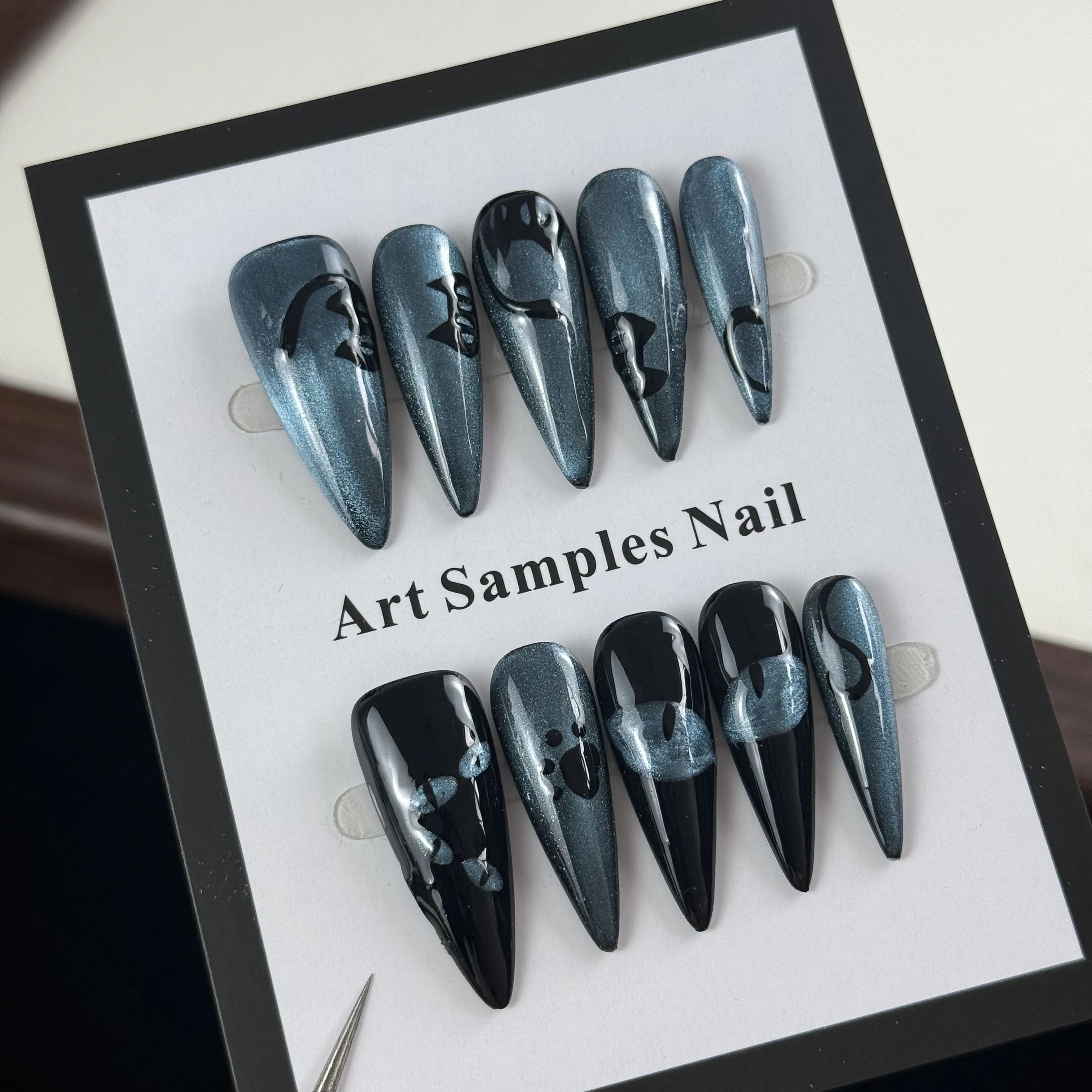 10pcs high-end Dark-themed cartoon style, hand-drawn cat pattern, dazzling gradient blue cat eyes handmade fake nails