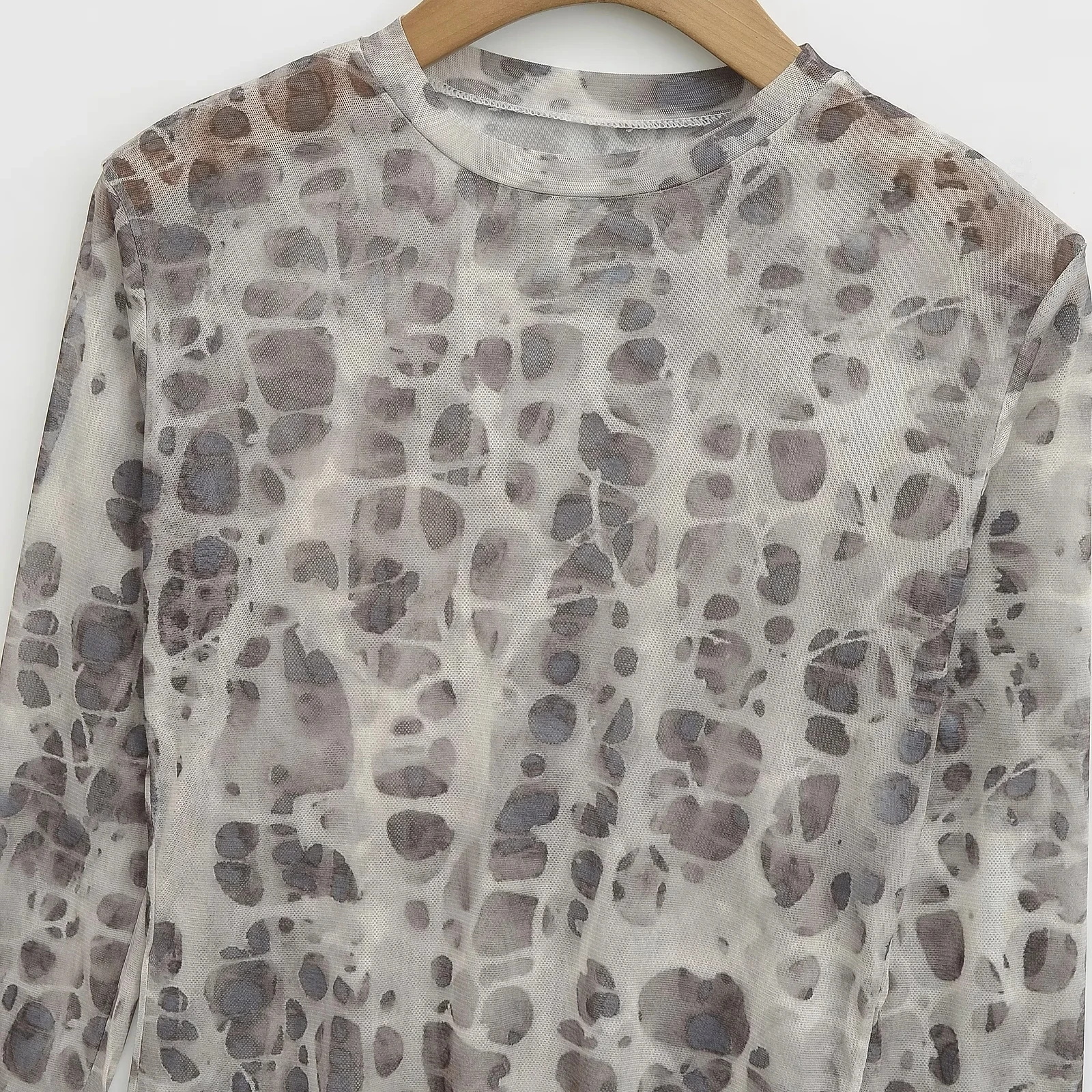 가벼운 메쉬 베이스 셔츠 라운드 넥 긴팔 레오파드 프린트 빈티지 여성용 언더웨어 출퇴근 스타일 슬림 핏 티셔츠