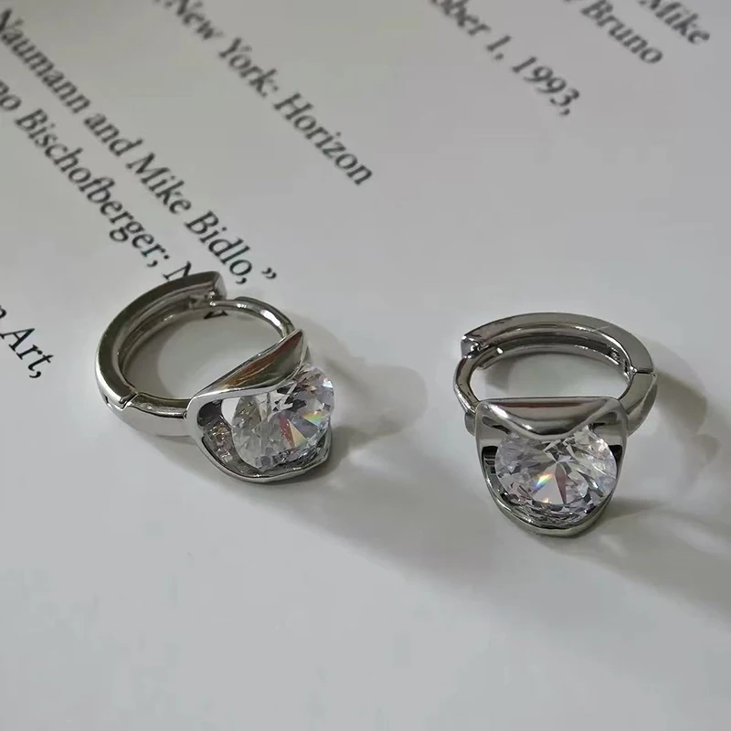Schlichter, stilvoller Mini-Ohrclip mit funkelndem Zirkonia – Trendiger Metallschmuck 2026 für Damen – Vielseitige Mode-Ohrringe für den Alltag – Detail 6