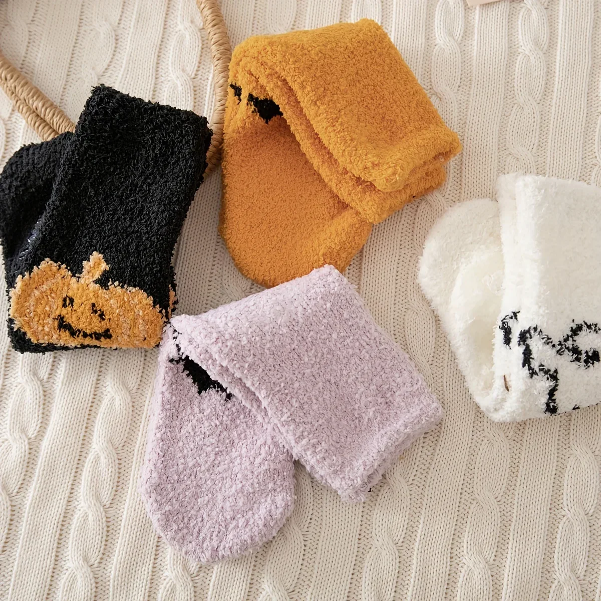 4 Pairs Pumpkin & Bat Print Socks, Cute & Funny Halloween Fuzzy Socks, Women\'s Stockings & Hosiery