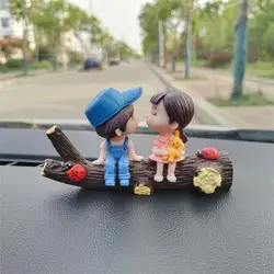 Lovely Boy Girl Couple Car Decoration Cute Kissing Couple Action Figure Auto Dashboard Car Interior Decoration Birthday Gift