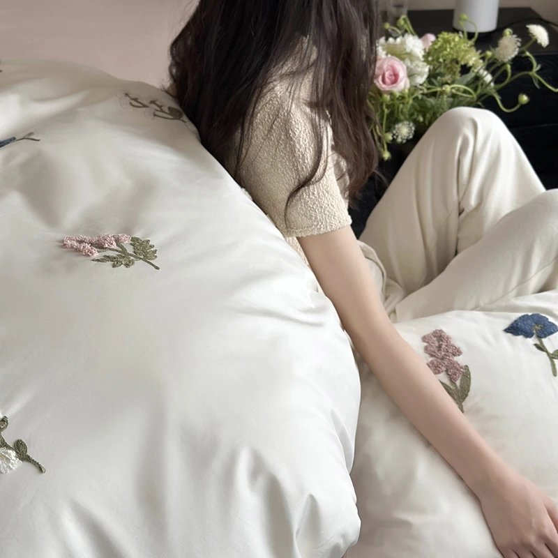 100S Long-staple Pure Cotton Four-piece Set of Small Fresh Towel Embroidered Cotton Pink White Female Queen King  Bedding Set