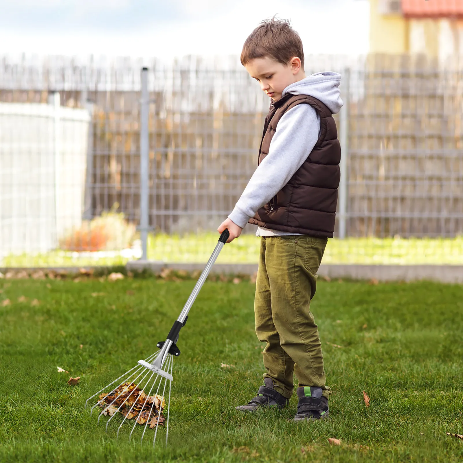 Telescopic Metal Rake Retractable Adjustable Garden Leaf Rake Lightweight Yard Gardening Tool for Lawn Leaves Cleaning