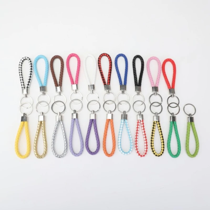 Porte-clés en cuir PU tissé à la main, accessoires de voiture, alliage, pendentif pour couples, lanière colorée populaire pour la décoration des clés, vente en gros