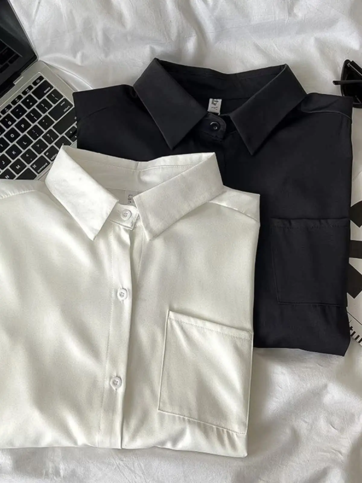 

Свободная женская рубашка с длинным рукавом: модный базовый топ для весны и осени, универсальный дизайн, уникальный однотонный цвет.