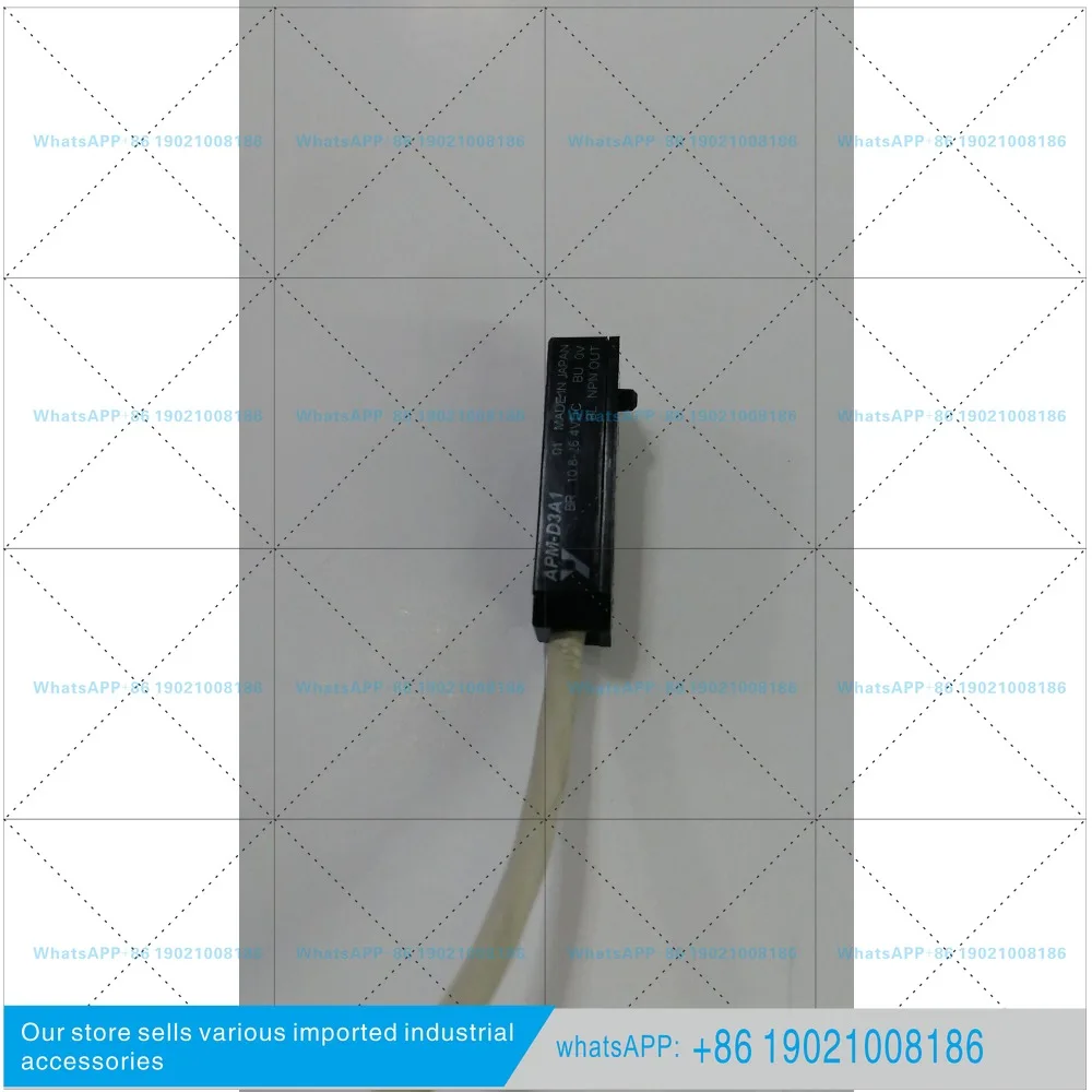 Original square proximity sensor APM-D3A1 brick and mortar store B3B1