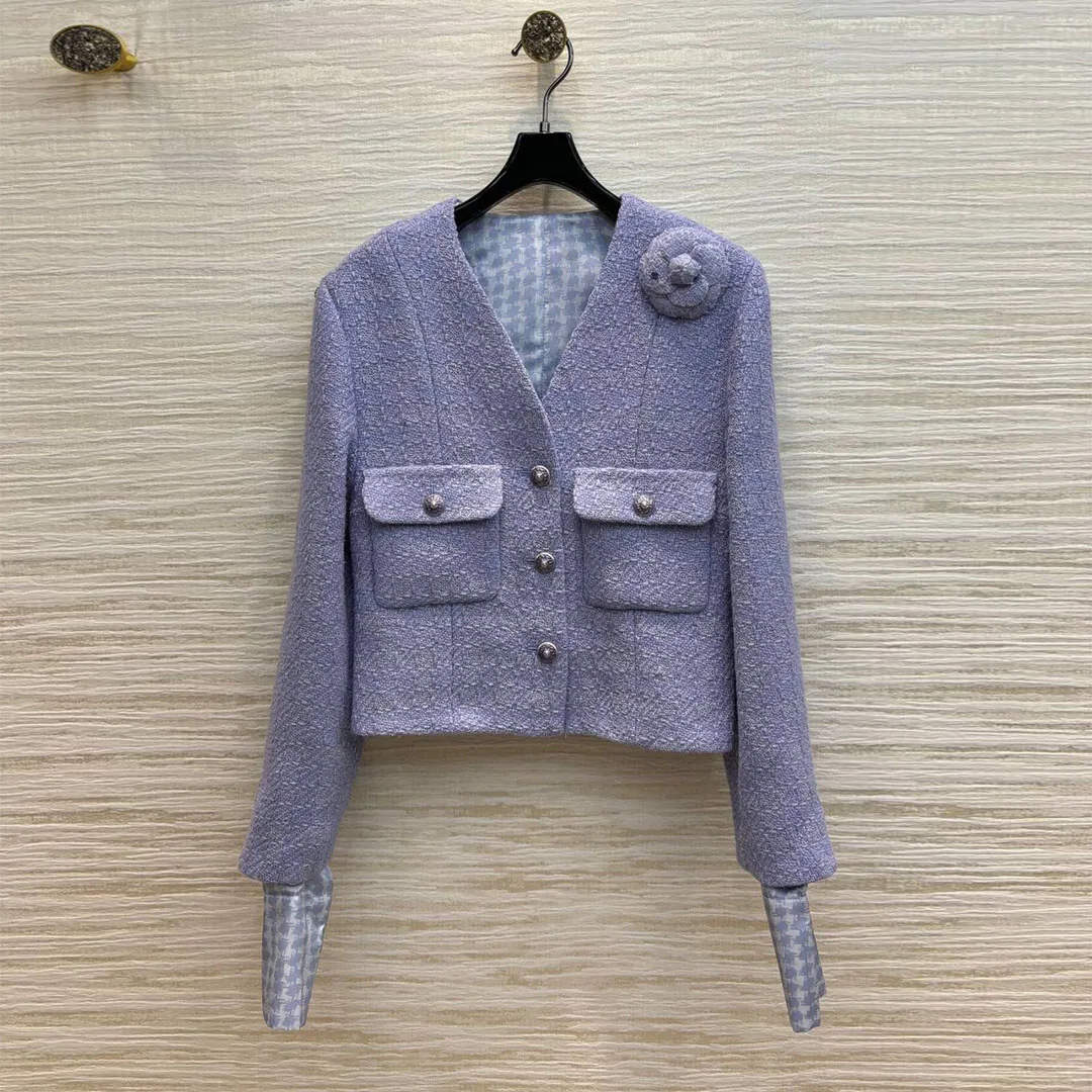 

2024 Early Autumn Purple Wool Blends Tweed Jacket Women V-neck Long Sleeve Flower Brooch Patchwork Houndstooth Cuff Retro Coat