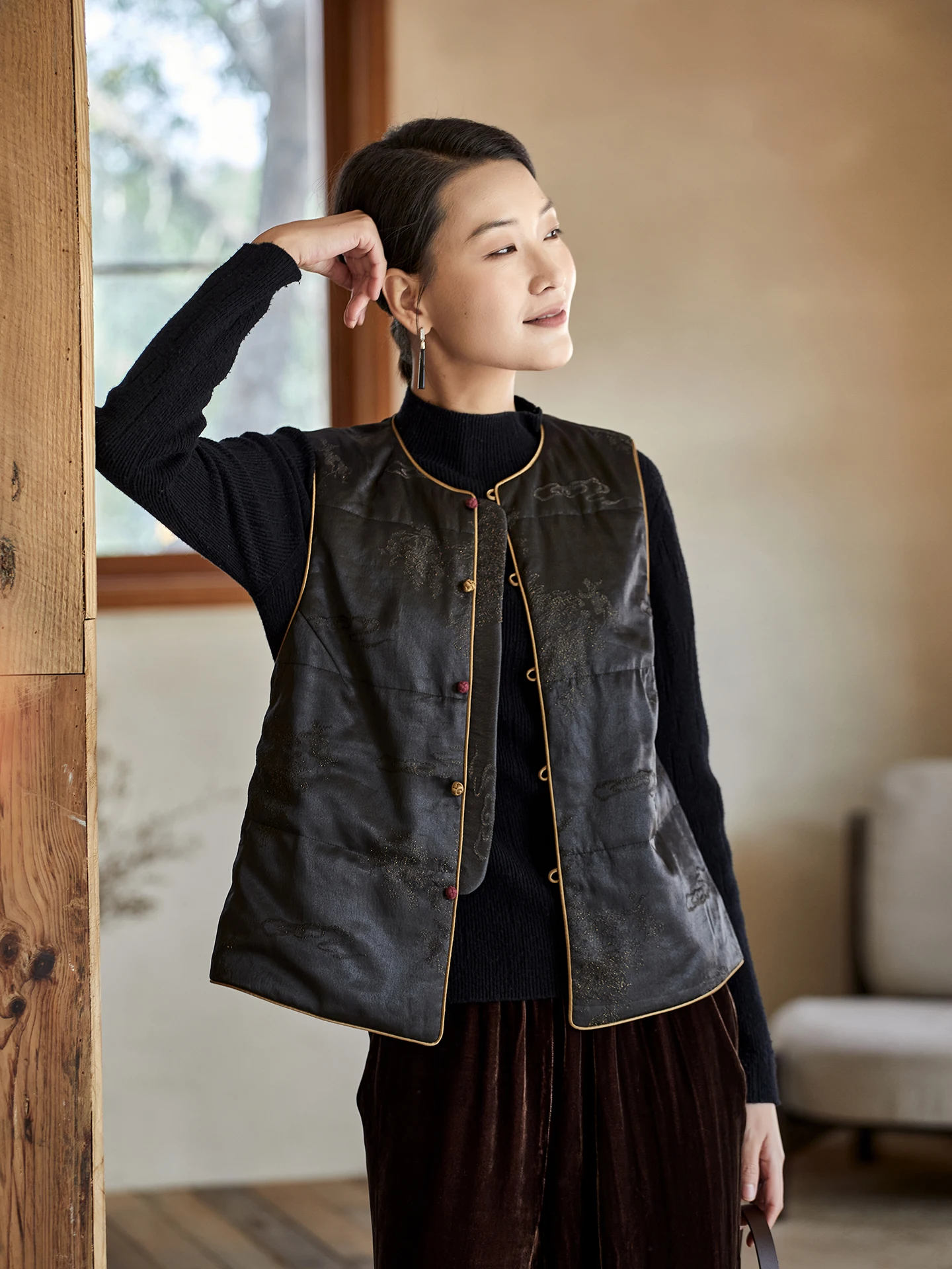 

Женский жилет оригинального дизайна с круглым вырезом, вышивкой, в китайском стиле, средней длины, на одной пуговице, из смешанных тканей