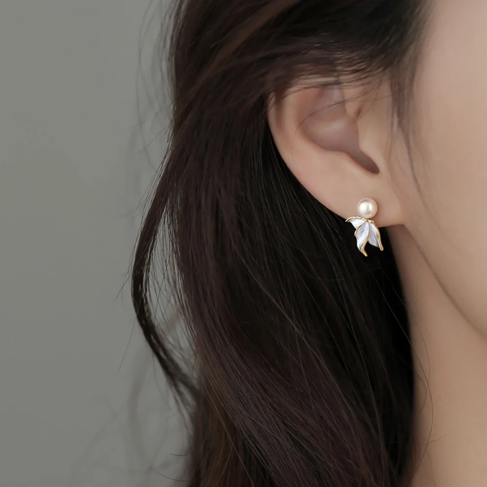 Korean Temperament 925 Sterling Silver Imitation Pearl Fish Tail Piercing Stud Earrings for Women Bride Wedding Designer Jewelry