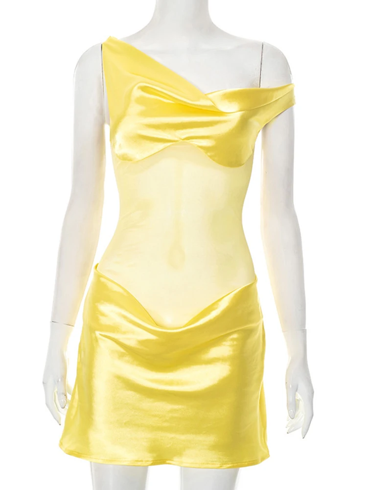 فستان قصير من الساتان الشبكي الجديد لعام 2025 للنساء بكتف مائل بدون ظهر مكشكش ملابس ضيقة للحفلات بدون أكمام فساتين ضيقة